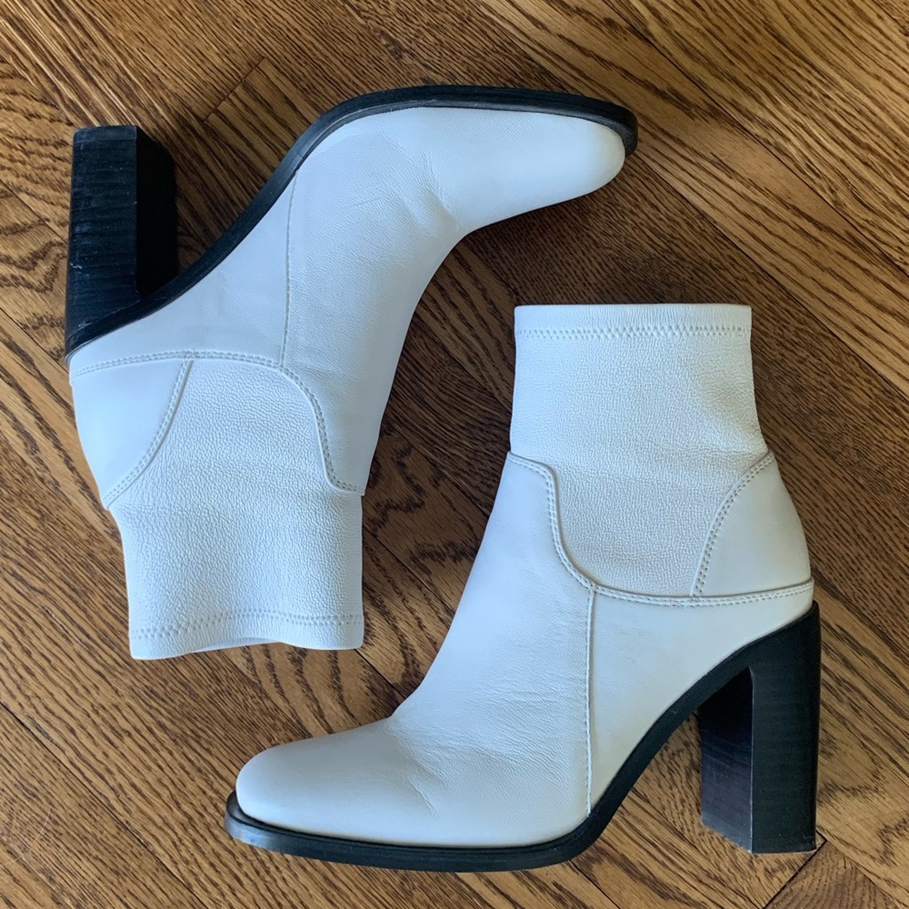 Intentionally Blank, MR White Boot